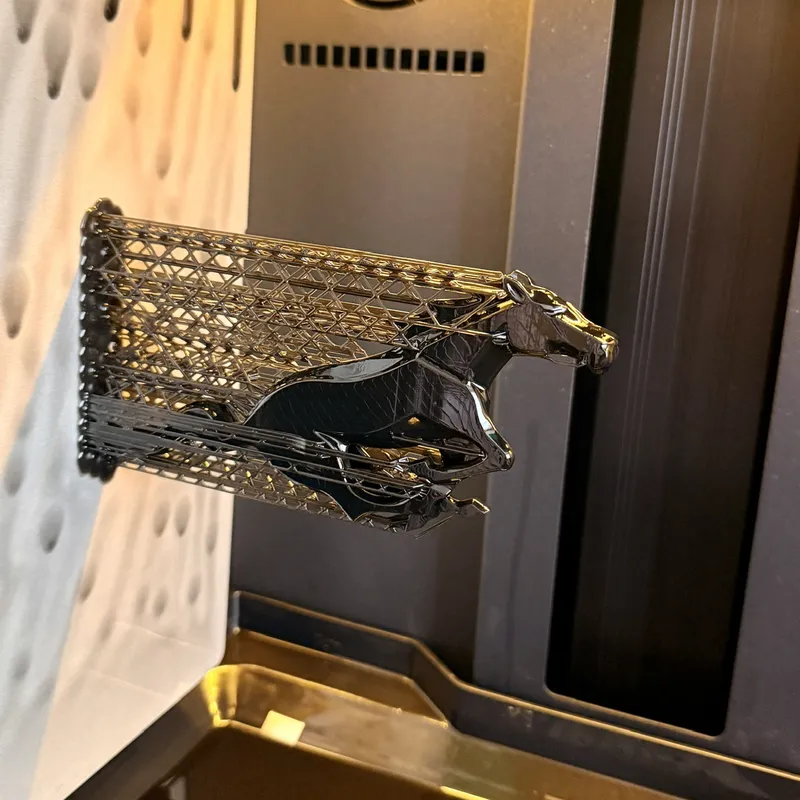 Smalka detaļa fotopolimēru 3D printerī