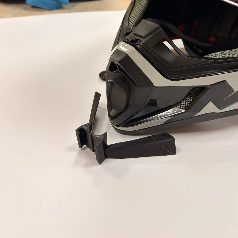 3D drukāta detaļa motocikla ķiverei