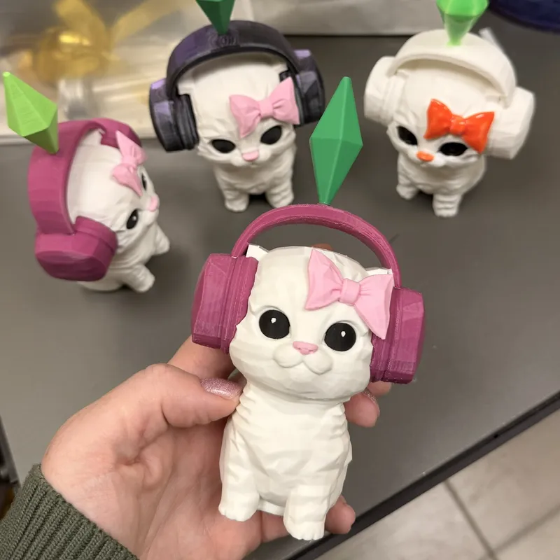 3D drukātas kaķēnu figūriņas ar austiņām