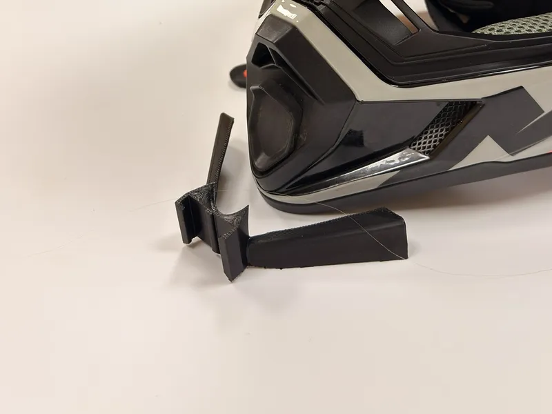 3D drukāta detaļa motocikla ķiverei